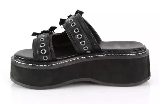 Schwarze Plateau-Slider-Sandalen mit Fledermausdetail