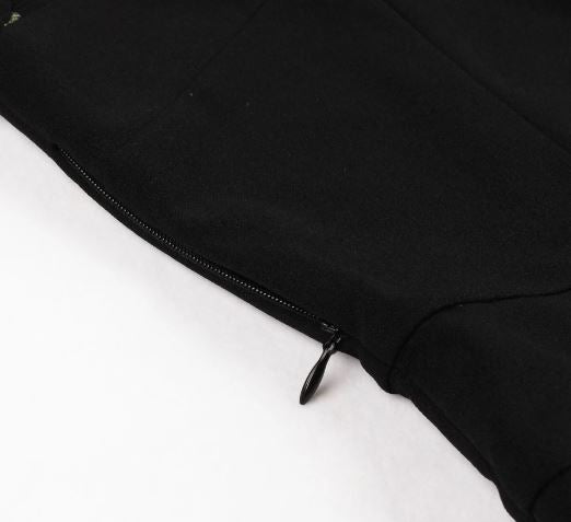Schwarzes Skaterkleid mit bestickten Blumen-Glockenärmeln
