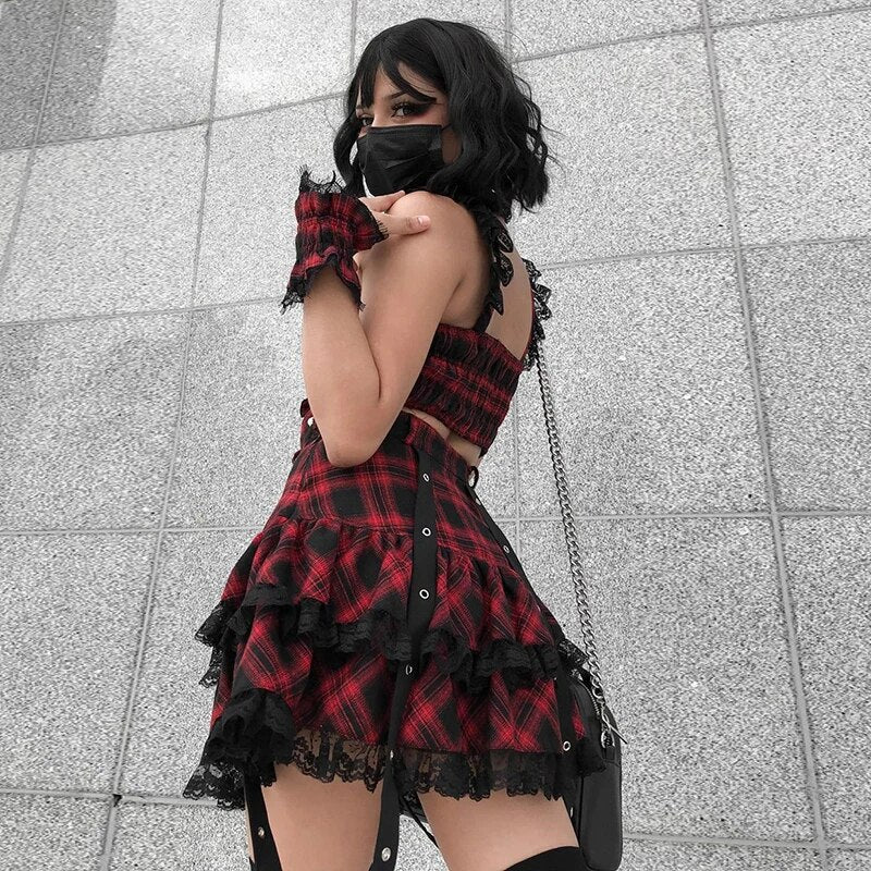 Schwarz-rotes Tartan-Lagenrock- und Crop-Top-Set